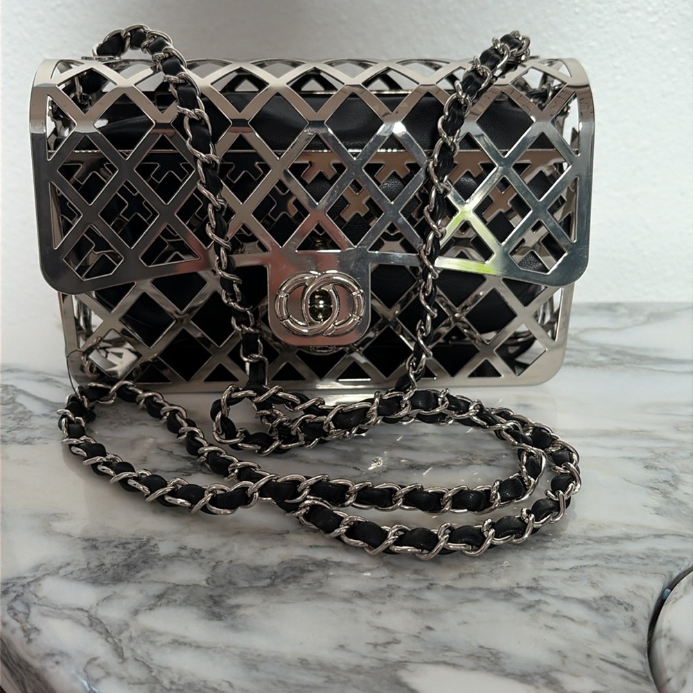 Metallic cage Silver and Black Women's Bag